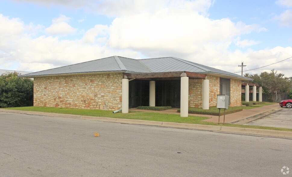 1930 S Austin Ave, Georgetown, TX à louer - Photo de l’immeuble – Image 3 sur 14