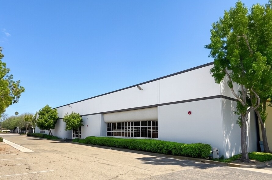 1700 Emerson Ave, Oxnard, CA à vendre - Photo de l’immeuble – Image 2 sur 11