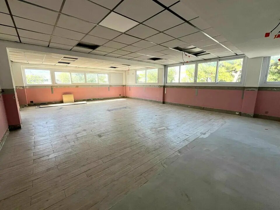 Bureau dans CANNES-LA-BOCCA à louer Photo intérieure– Image 1 sur 5