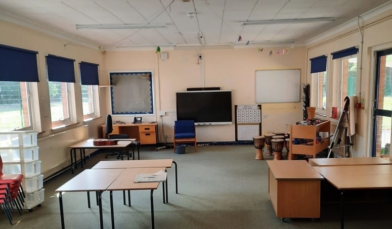 Wyke School Reception Building, School Lane, Normandy à vendre - Photo intérieure – Image 3 sur 4