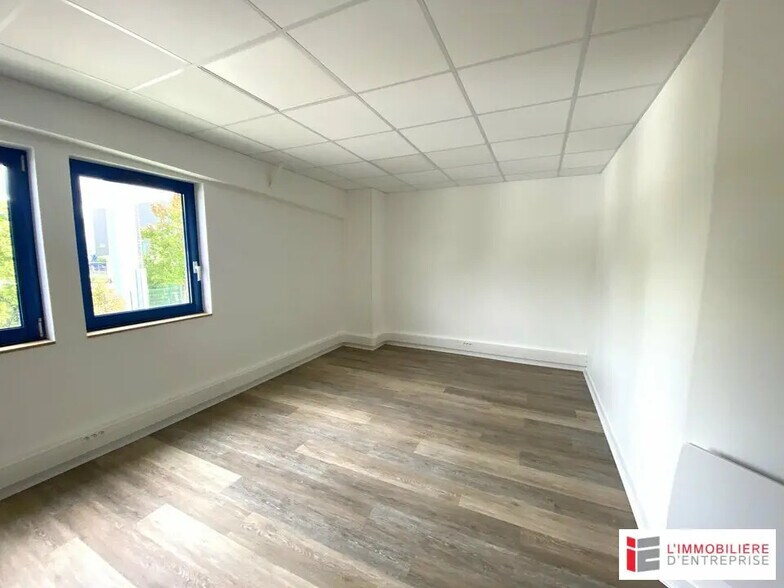 Bureau dans Pacé à louer - Photo de l’immeuble – Image 3 sur 9