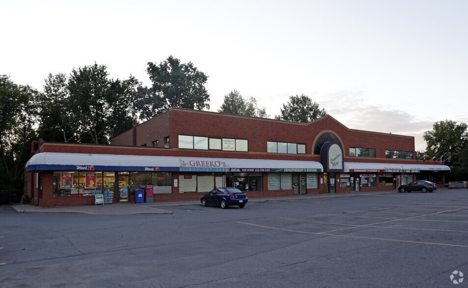 25 Tapiola Cres, Ottawa, ON à louer - Photo principale – Image 1 sur 3