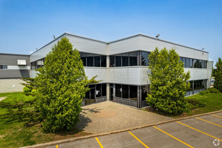2103-2167 Boul Dagenais O, Laval, QC à louer - Photo de l’immeuble – Image 3 sur 12