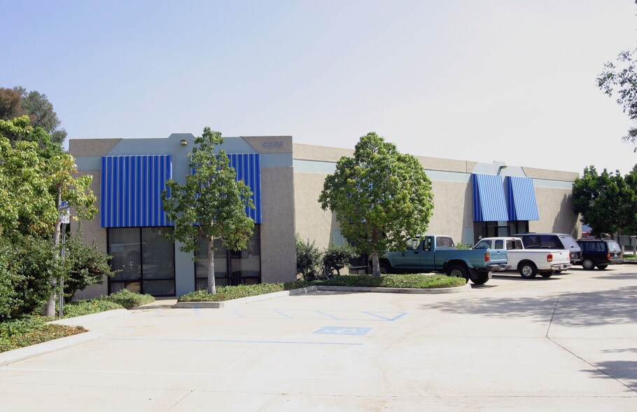 9885 Mesa Rim Rd, San Diego, CA à louer - Photo de l’immeuble – Image 2 sur 4