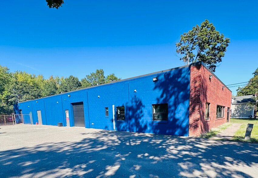 270 Brewer St, East Hartford, CT à louer - Photo de l’immeuble – Image 2 sur 11