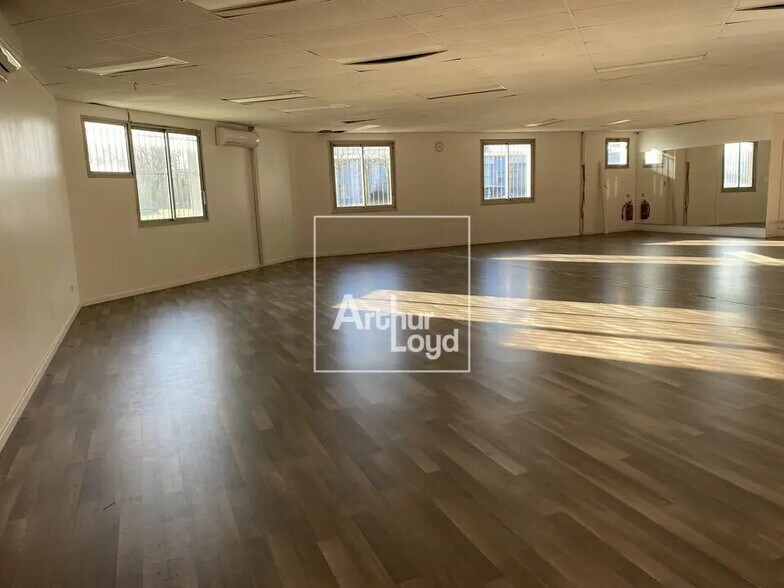 Local commercial dans Bondoufle à vendre - Photo de l’immeuble – Image 3 sur 5