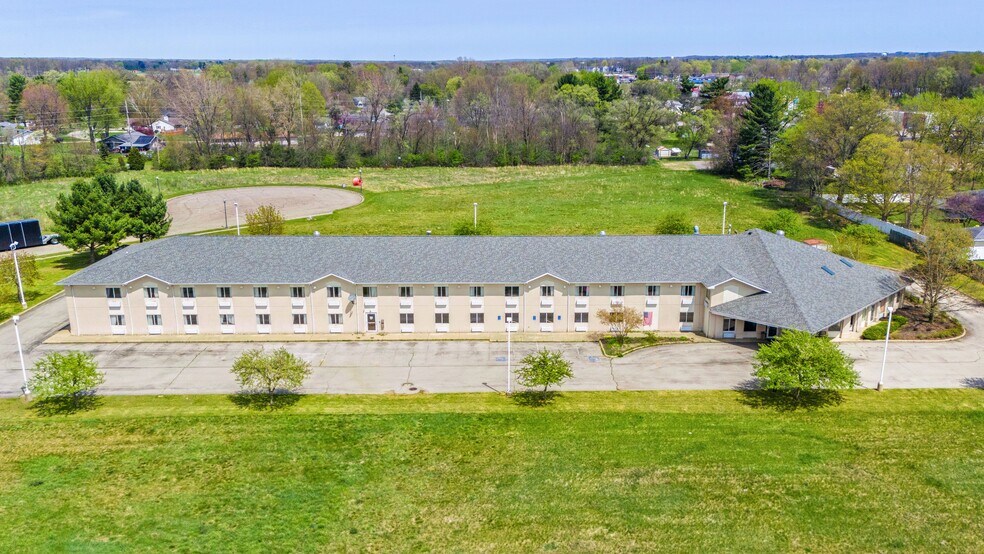29291 Amerihost Dr, Dowagiac, MI à vendre - Photo de l’immeuble – Image 2 sur 42