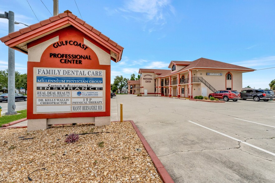 2002 Del Prado Blvd S, Cape Coral, FL à louer - Photo de l’immeuble – Image 3 sur 9