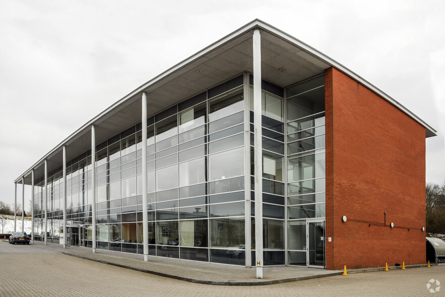 Centennial Av, Elstree à vendre - Photo de l’immeuble – Image 2 sur 3