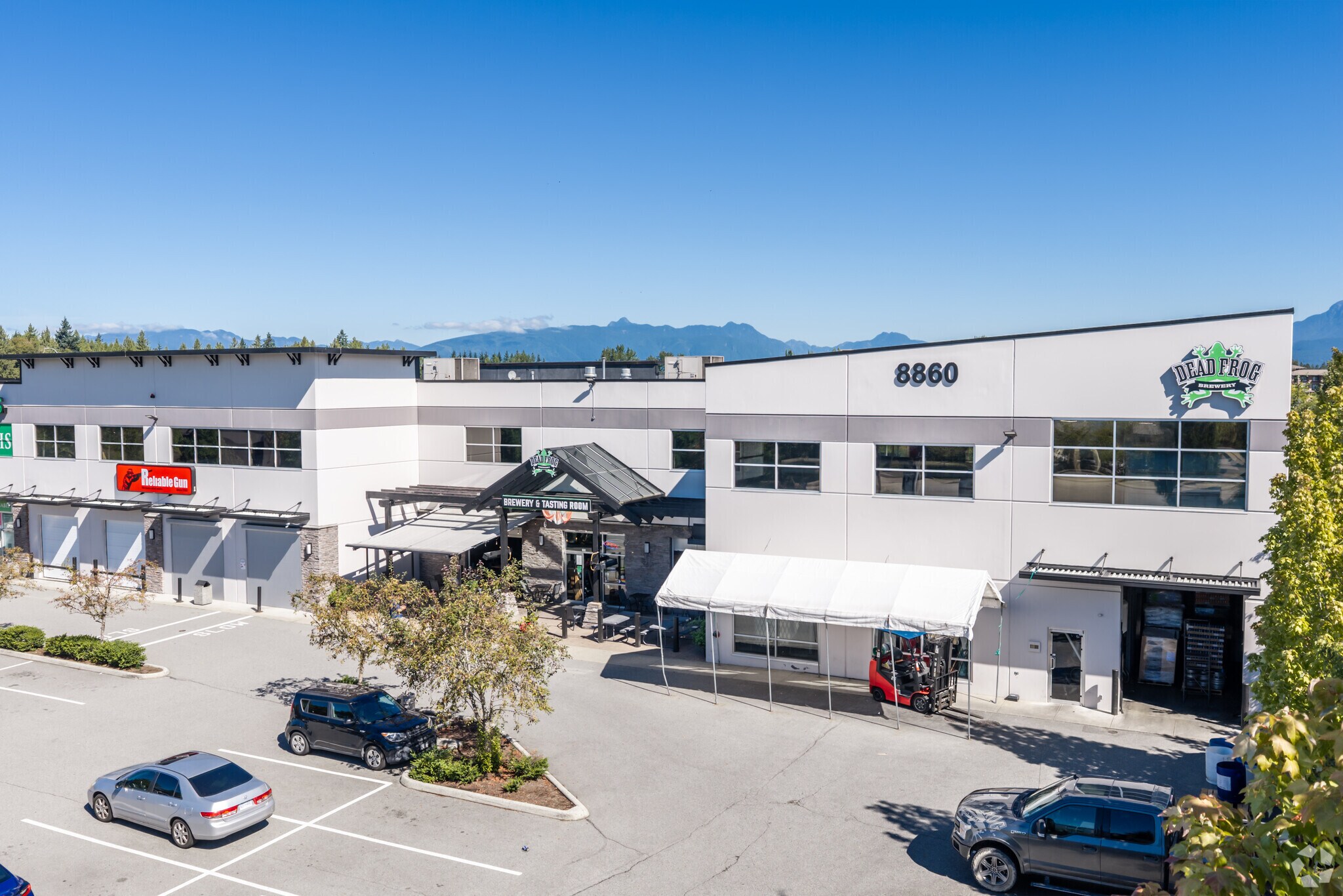 8860 201 St, Langley Twp, BC à vendre Photo de l’immeuble– Image 1 sur 2