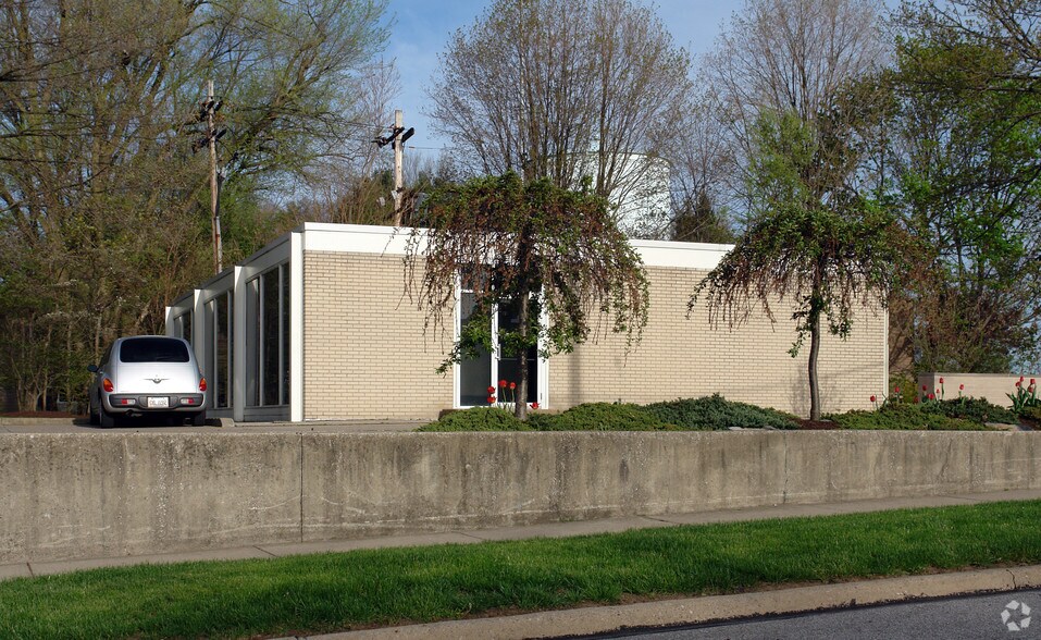 1234 Portage Trl, Cuyahoga Falls, OH à vendre - Photo principale – Image 1 sur 2