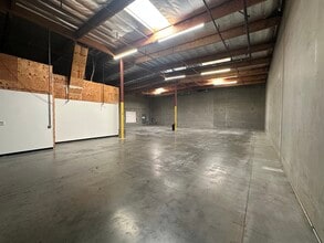 7163 Old 215 Frontage Rd, Moreno Valley, CA à louer Photo intérieure– Image 2 sur 9