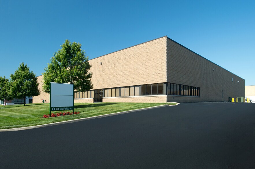 135 Fieldcrest Ave, Edison, NJ à louer - Photo de l’immeuble – Image 2 sur 2