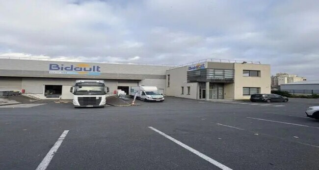 Plus de détails pour Bureau, Local d'activités à louer