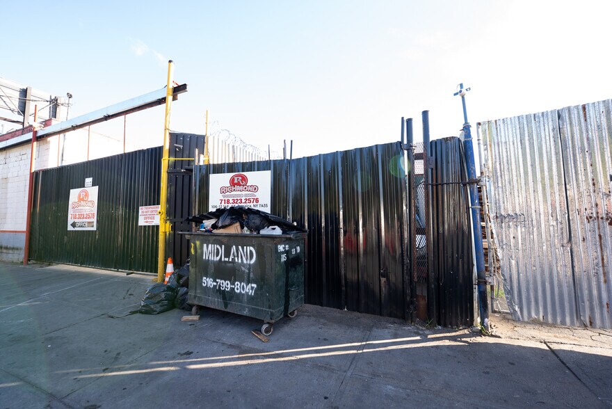 12 Commercial Properties portefeuille de 12 biens à vendre sur LoopNet.fr - Photo de l’immeuble – Image 2 sur 8