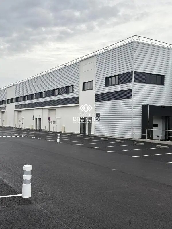 Industriel/Logistique dans Saint-Aignan-Grandlieu à louer Photo de l’immeuble– Image 1 sur 2