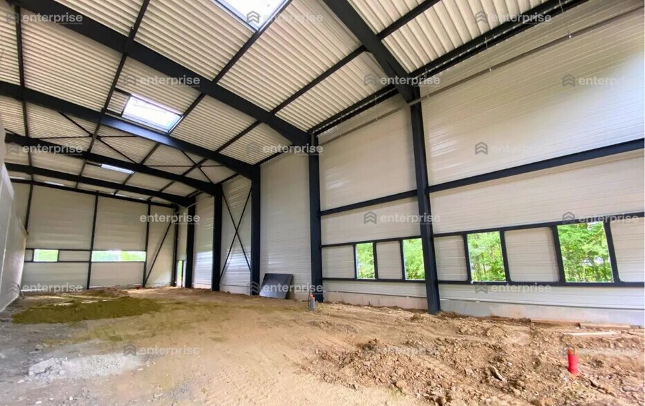 Local d’activités dans Allonne à louer - Photo de l’immeuble – Image 2 sur 2