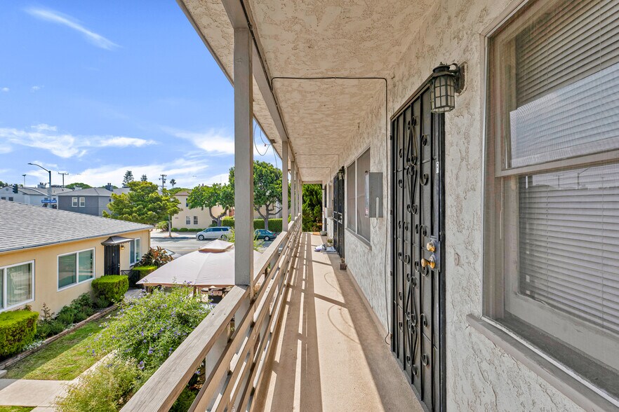 1811 Ocean Park Blvd, Santa Monica, CA à vendre - Photo de l’immeuble – Image 3 sur 7