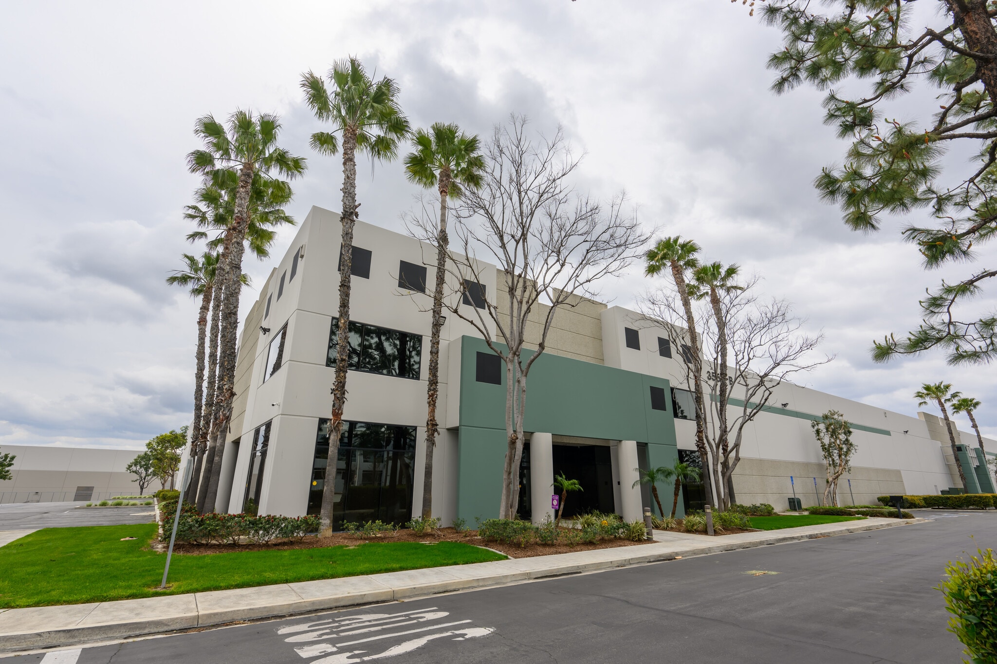 3550 E Jurupa St, Ontario, CA à louer Photo principale– Image 1 sur 10