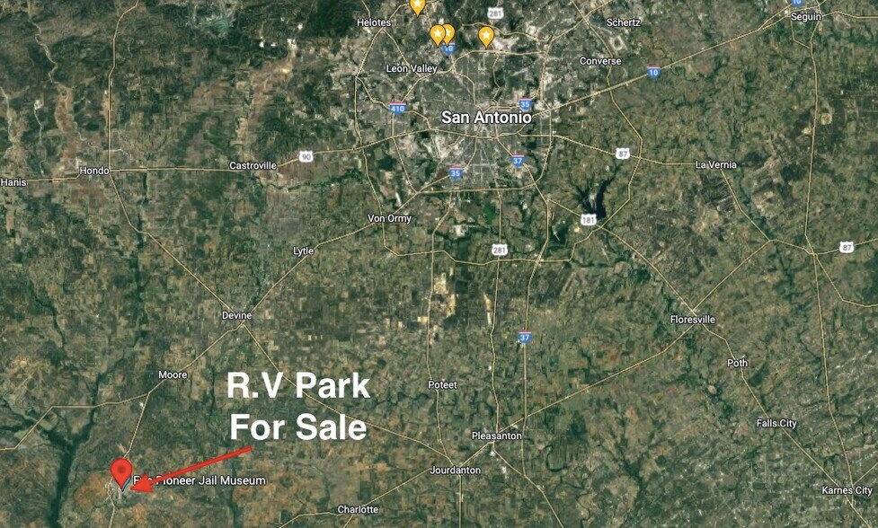 1411 S Pecan, Pearsall, TX à vendre - Photo de l’immeuble – Image 3 sur 14
