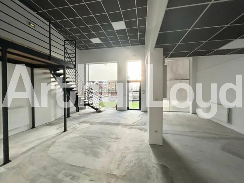999 Avenue De La République, Marcq-en-Baroeul à louer - Photo de l’immeuble – Image 2 sur 6