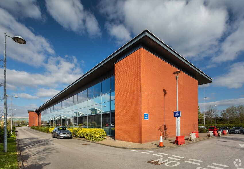 4 Windward Dr, Liverpool à vendre - Photo de l’immeuble – Image 2 sur 5