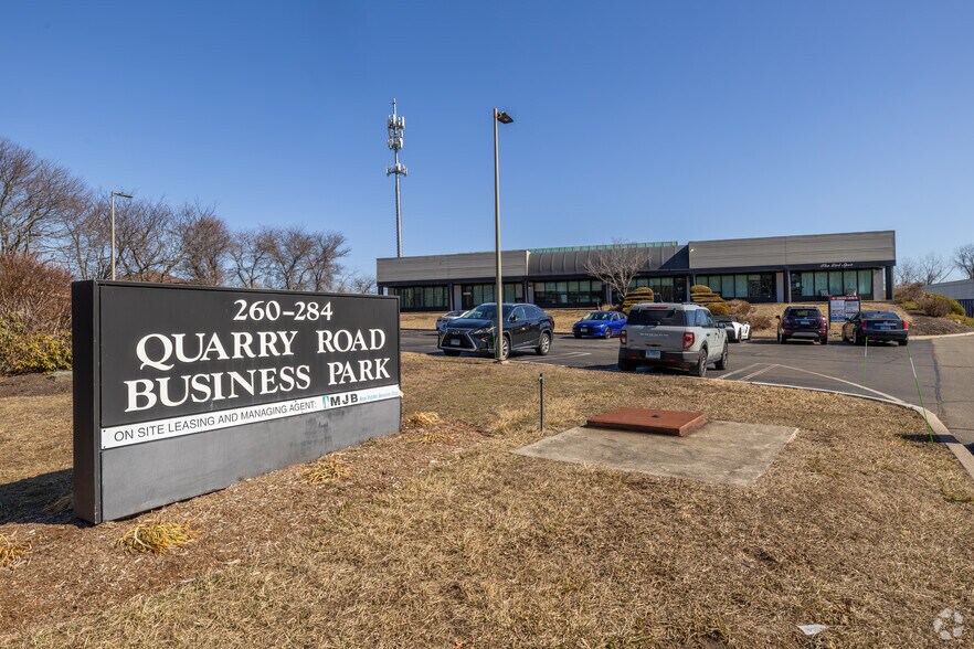 260-264 Quarry Rd, Milford, CT à louer - Photo principale – Image 1 sur 6