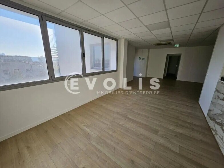 Bureau dans Cachan à louer - Photo de l’immeuble – Image 3 sur 20