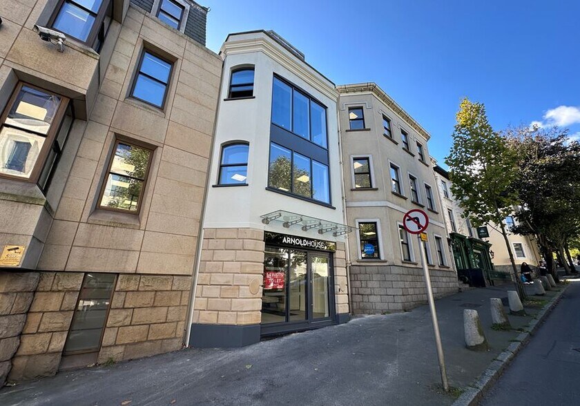 St Julian's Ave, Guernsey à louer - Photo de l’immeuble – Image 2 sur 2