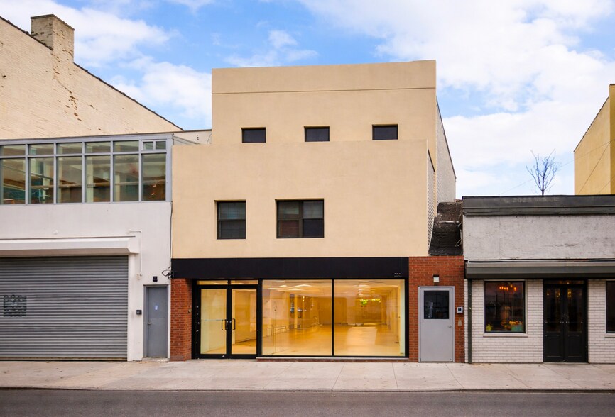 730 Manhattan Ave, Brooklyn, NY à louer - Photo de l’immeuble – Image 1 sur 3