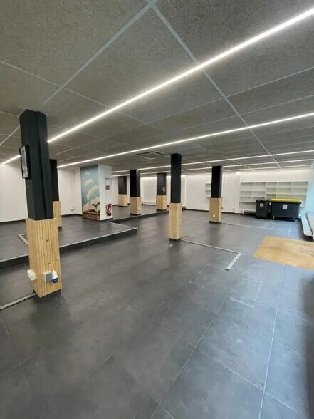 Local commercial dans Boulogne-Billancourt à louer - Photo de l’immeuble – Image 2 sur 8