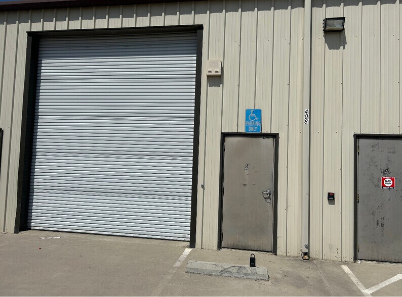 408 Flores Ave, Modesto, CA à louer - Photo de l’immeuble – Image 2 sur 4