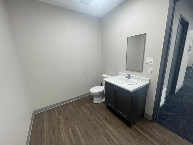6 Front St N, Thorold, ON à louer - Photo intérieure – Image 3 sur 8