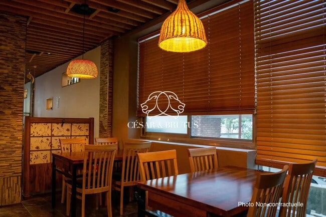 Plus de détails pour Local commercial à vendre