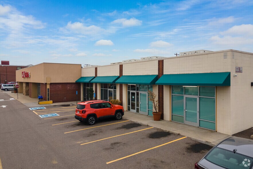 690 Peoria St, Aurora, CO à louer - Photo principale – Image 1 sur 3