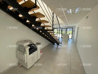 Plus de détails pour Local d'activités à louer