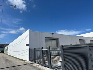 Plus de détails pour 1820 NE 146th St, Miami, FL - Industriel/Logistique à louer