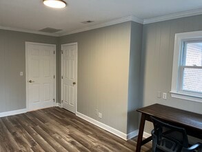 122 Memorial Dr, Greer, SC à louer Photo intérieure– Image 1 sur 4