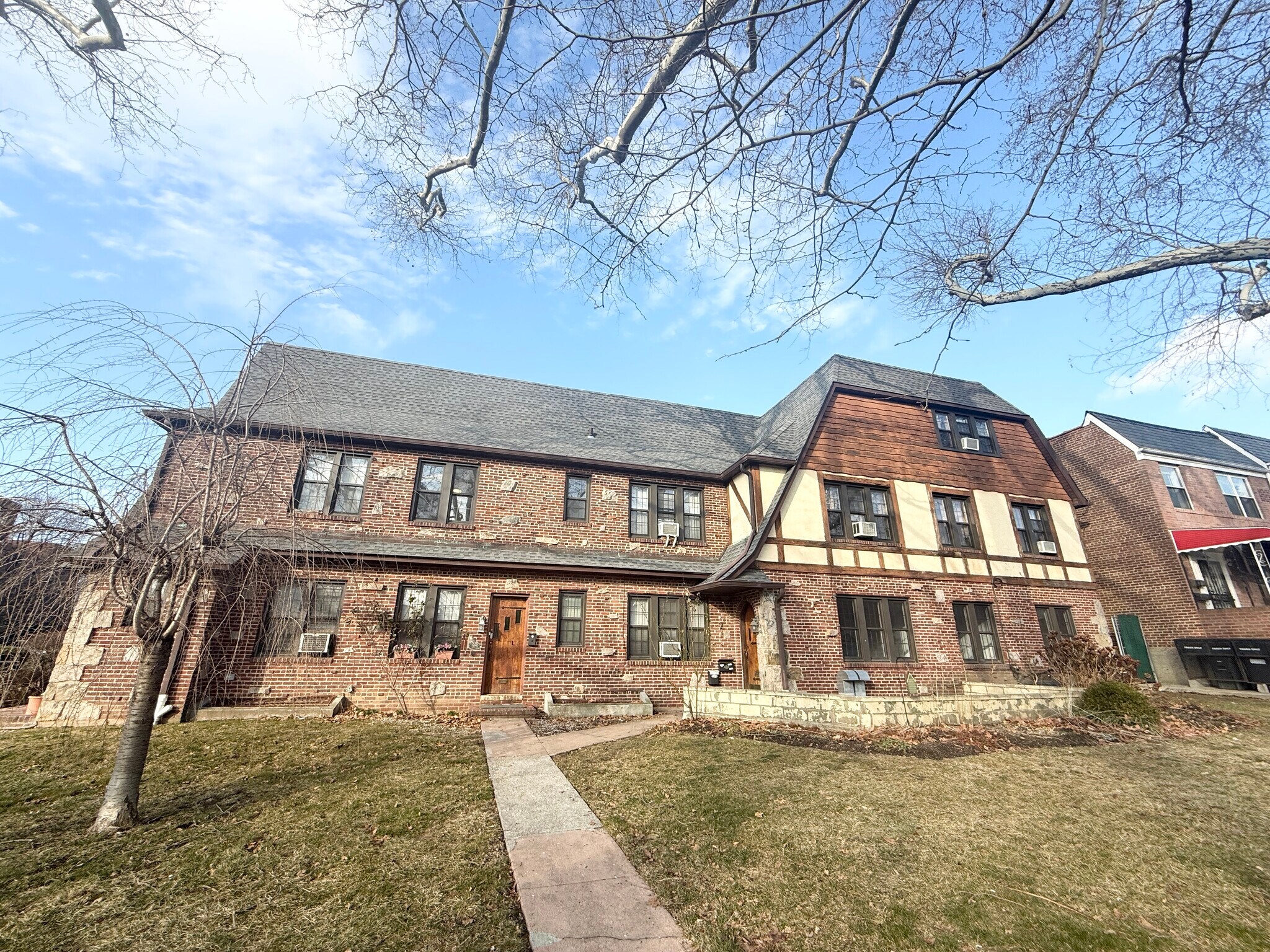 190-17 Crocheron Ave, Flushing, NY à vendre Photo de l’immeuble– Image 1 sur 18