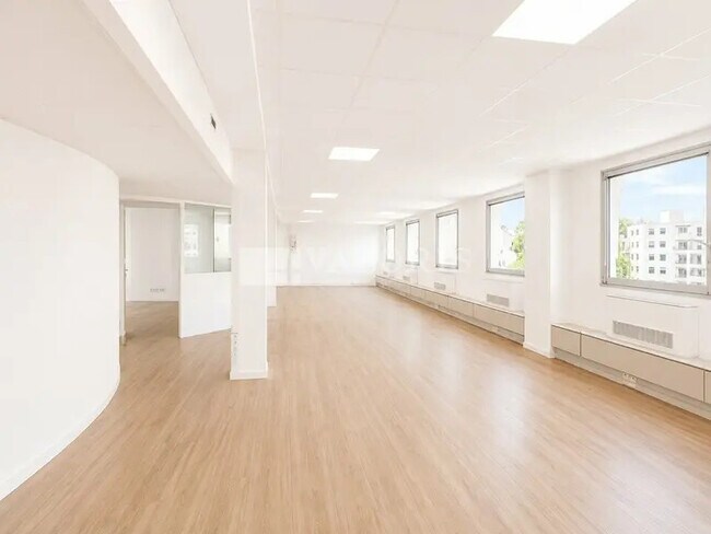 Plus de détails pour 6 Place Charles Hernu, Villeurbanne - Bureau à louer