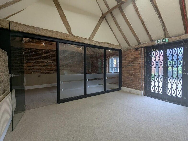 Birtley Rd, Guildford à louer - Photo de l’immeuble – Image 3 sur 6
