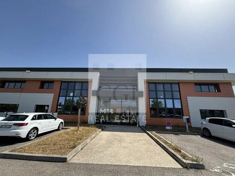 1609 Avenue Henri Schneider, Jonage à vendre - Photo de l’immeuble – Image 2 sur 12
