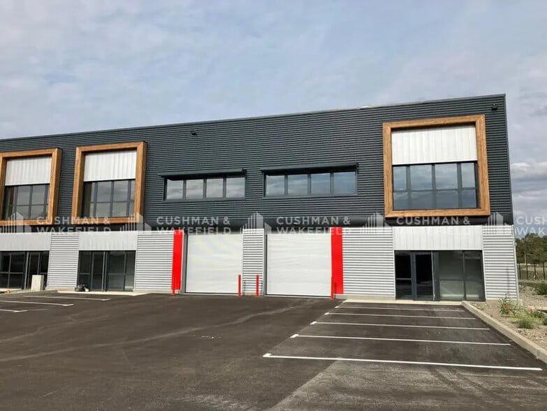 Local d’activités dans Manosque à louer - Photo de l’immeuble – Image 2 sur 7