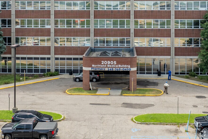20905 Greenfield Rd, Southfield, MI à vendre - Photo de l’immeuble – Image 3 sur 26