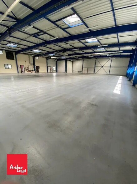 Local d’activités dans Vernouillet à louer - Photo de l’immeuble – Image 3 sur 5