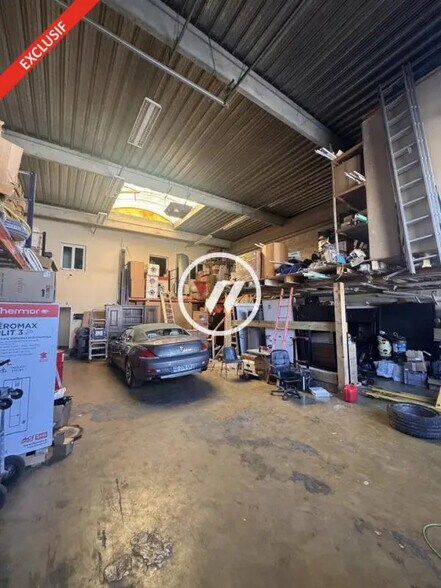 Local d'activités dans Tremblay-en-France à vendre - Photo de l’immeuble – Image 1 sur 9