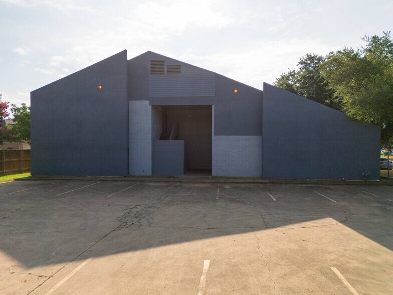 2401 Garden Park Ct, Arlington, TX à louer - Photo de l’immeuble – Image 1 sur 34