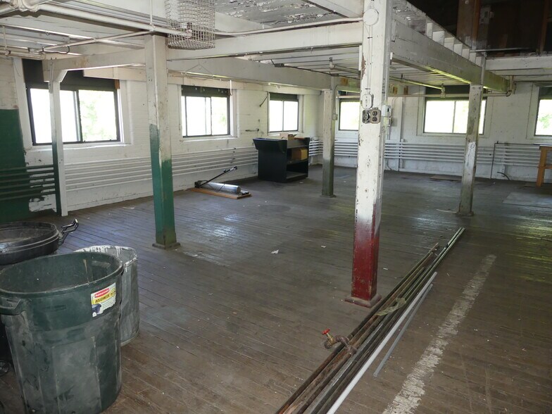 15 N Washington St, Plainville, CT à vendre - Photo de l’immeuble – Image 3 sur 13