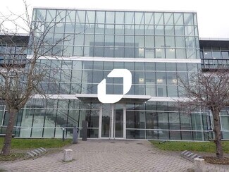 Plus de détails pour 2 Rue René Caudron, Voisins-le-Bretonneux - Bureau à louer