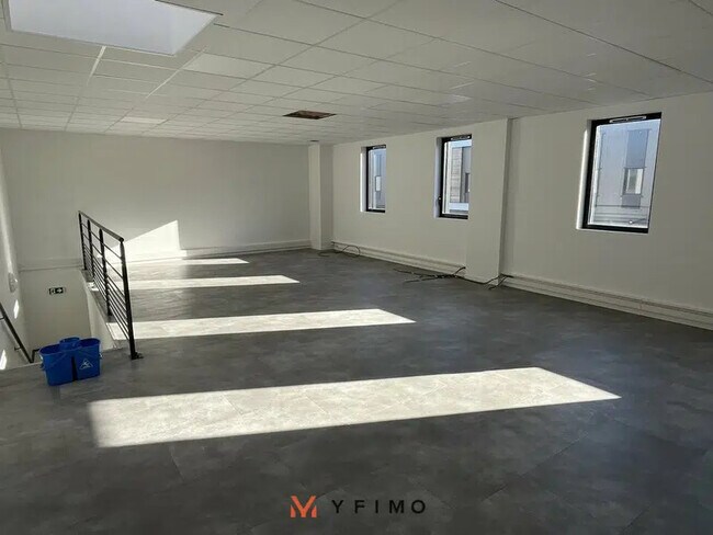 Plus de détails pour Local d’activités à vendre